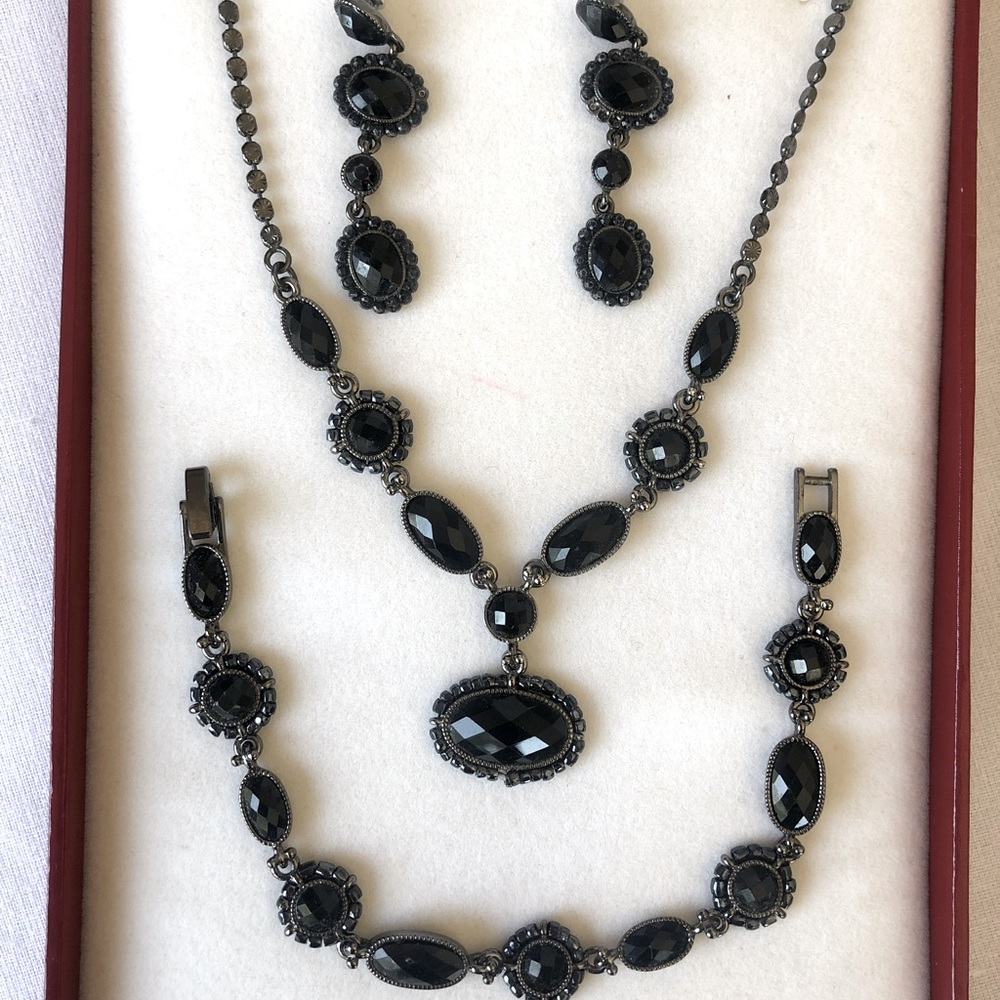 Black faceted jewelry set.